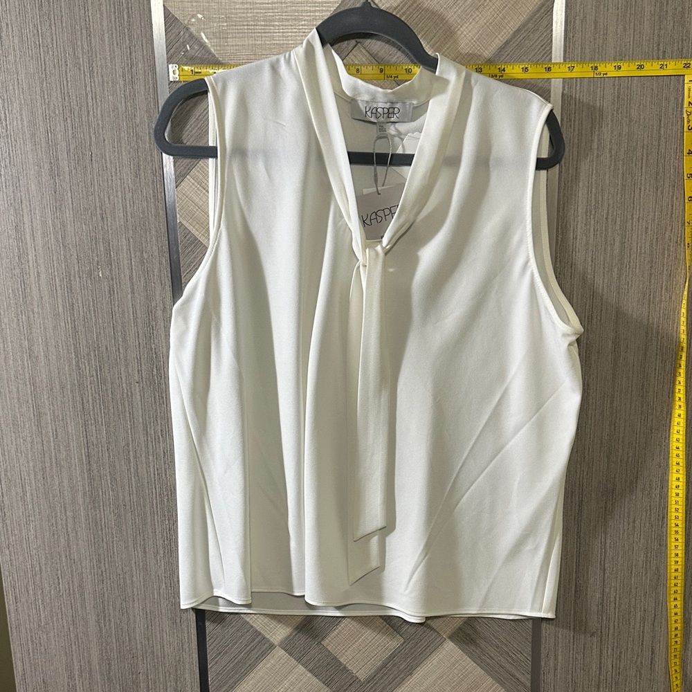 Kasper Women's Cream Sleeveless Blouse